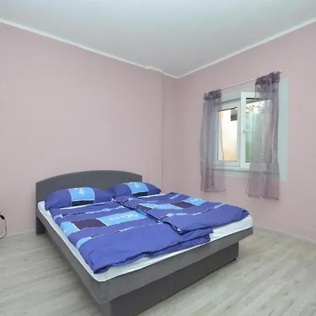 Apartment With Parking Spaces - 19428 Sibenik